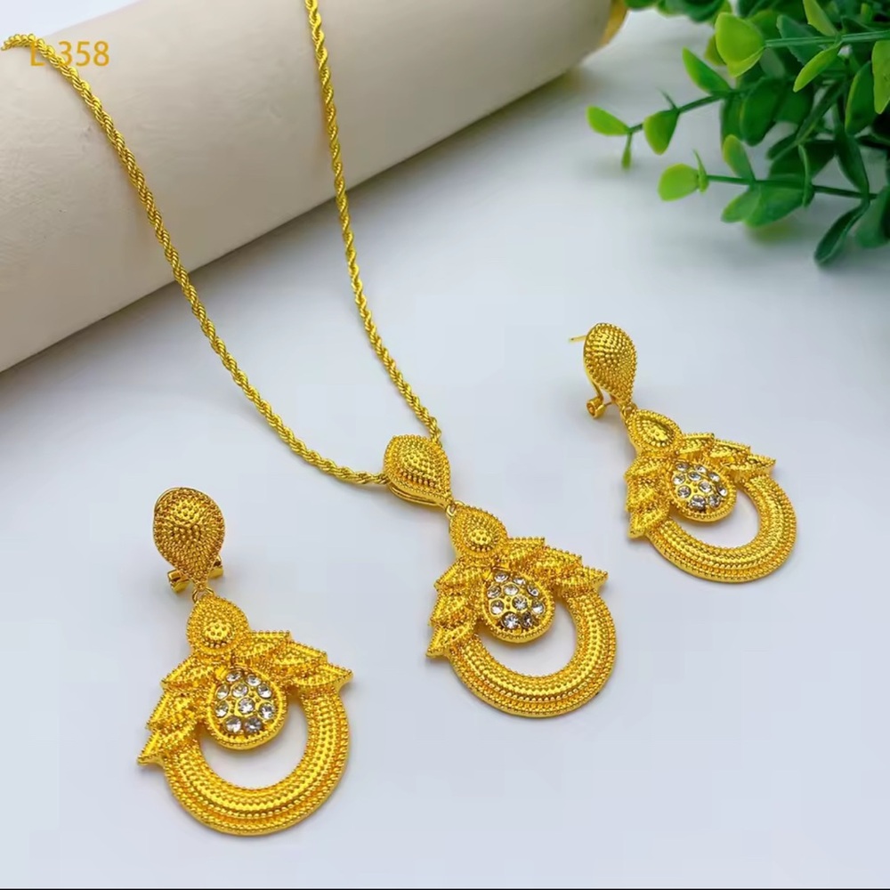 Dubai 24K gold plated jewelry Necklace and earrings Set